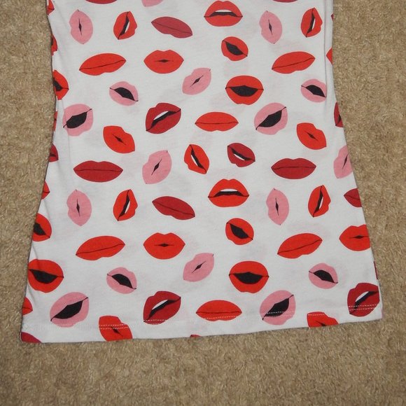 Wound Up Red and Pink Lips Short Sleeve Tee - Picture 7 of 8
